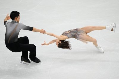 Японски триумф във фигурното пързаляне при спортните двойки в Милано/Кортина