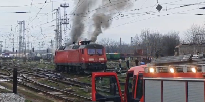 Електрически локомотив предназначен за обслужване на товарни композиции се запали