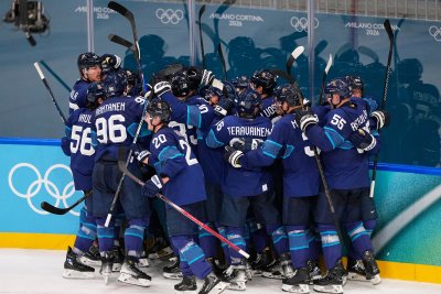 Обрат изстреля Канада на олимпийски полуфинал по хокей на лед