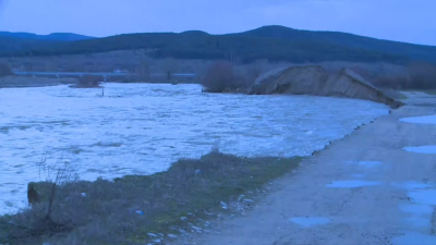 Земеделци от община Хаджидимово алармират за опасност от скъсване на