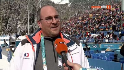 Чешкият оператор Ярмелик не се вълнува от температурите и винаги снима състезанията по биатлон по къси панталони