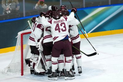 Словакия загуби от Швеция, Латвия изненада Германия на олимпийския хокеен турнир