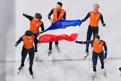 Триумф за Нидерландия в мъжката щафета на 5000 метра в шорттрека