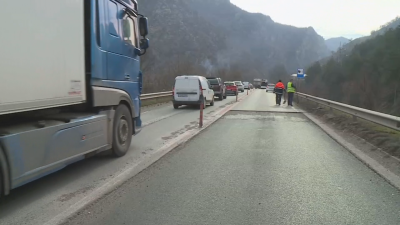 Интензивен трафик в Кресненското дефиле заради ремонтни дейности