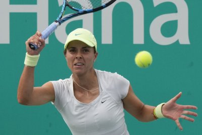 Виктория Томова отпадна на четвъртфиналите на тенис турнира в Оейраш