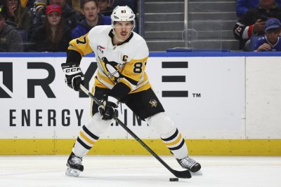 Сидни Кросби остава в играта