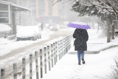 В следобедните часове температурите ще се понижават и към 14