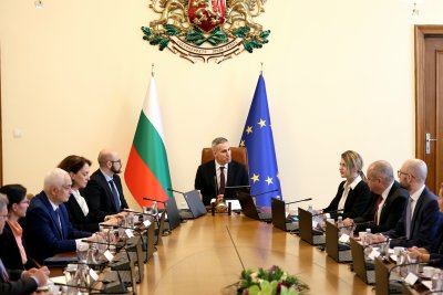 Правителството удължи бюджета и разпореди проверки за милиони в здравеопазването (ОБЗОР)