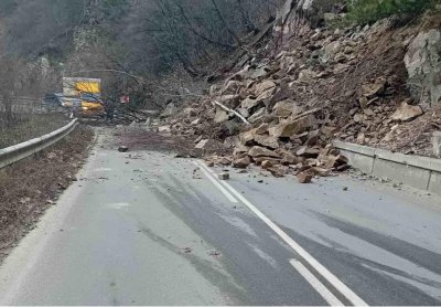 Varvara&ndash;Velingrad Road Closed Again due to Rockfall