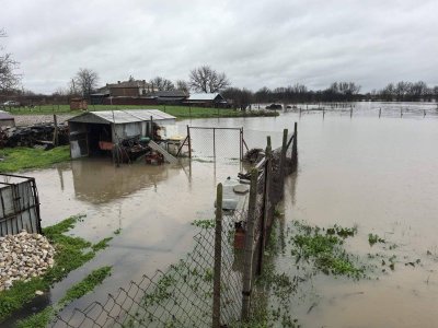 Продължителните и обилни валежи от дъжд които достигнаха до близо