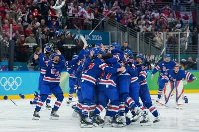 САЩ победи Канада след продължение и спечели олимпийската титла по хокей при жените