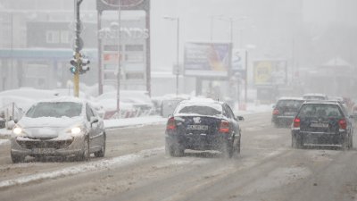 Тежка зимна обстановка в страната Затворени пътища в Русенско закъсали