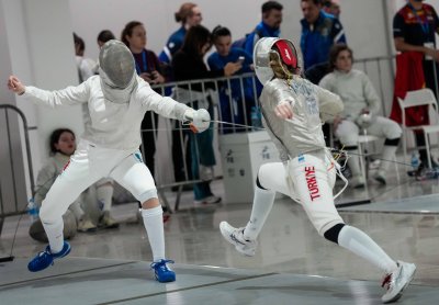 Три българки са сред най-добрите 32 на европейското първенство по сабя кадетки