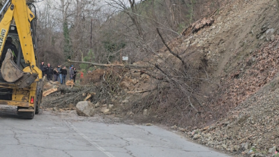 Какви мерки се предприемат, след като свлачище затвори временно пътя към парк "Бачиново" в Благоевград?