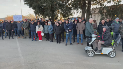 "Не искам да съм следващият баща със загинало детена пътя": Жители настояват за основен ремонт на пътя Бургас-Каблешково