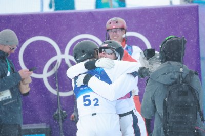 Отборът на САЩ защити олимпийската си титла във въздушната акробатика за смесени тимове