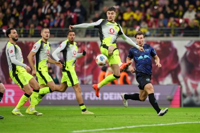 Борусия Дортмунд си тръгна с точка от гостуването на РБ Лайпциг с гол в добавеното време