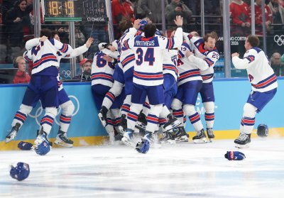 Златен удар в продължението прати САЩ на хокейния връх