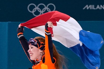 Антоанет Райпма-де Йонг затвърди нидерландската доминация в бързото пързаляне с кънки на 1500 м