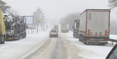 Навявания и &bdquo;черен лед&ldquo; създадоха проблеми по пътищата в Русенско