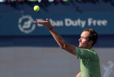 Медведев се оказа твърде силен за Вавринка