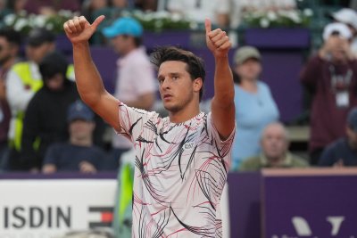 Лучано Дардери и Яник Ханфман ще играят за титлата на тенис турнира в Сантяго