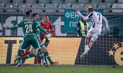 Лудогорец се отдалечи от титлата след нов грешен ход