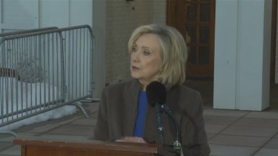 Семейство Клинтън дава показания по аферата "Епстийн"