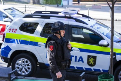 Гръцките власти разбиха мрежа за фалшиви документи, използвани за трафик на мигранти