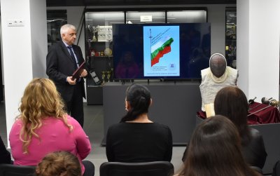 Ректорът на НСА направи ценно дарение по повод 100 години българска фехтовка