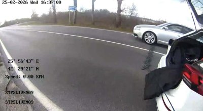 Зрелищна акция с шипове край Нова Загора: Задържаха неправоспособен шофьор с чужди номера(СНИМКИ и ВИДЕО)