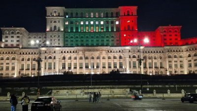 Румънският парламент светна в цветовете на българския флаг за 3 март