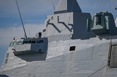 Франция изпраща самолетоносача "Шарл де Гол" в Средиземно море