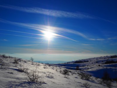 Слънчево, със слаб източен вятър в петък