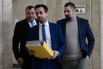 "Възраждане" се регистрира в ЦИК за вота през април