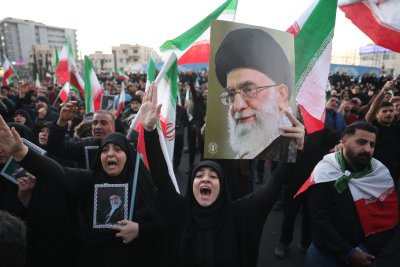 След смъртта на Хаменей: Иранският президент обеща отмъщение, ще падне ли режимът на аятоласите?