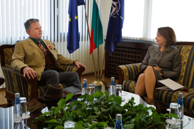 Министър Надежда Нейнски се срещна с временно и.д. посланик на САЩ у нас в България