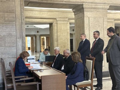 Румен Радев се регистрира за изборите в коалиция "Прогресивна България"