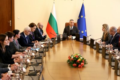 Няма причина цените на горивата в страната да се повишават, увери служебният премиер