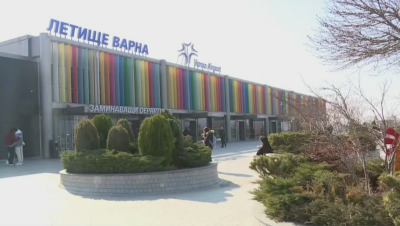 Първи самолет с българи се прибра от Дубай