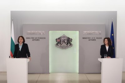 Надежда Нейнски: Проведохме най-мащабната операция по евакуация на български граждани от Близкия изток