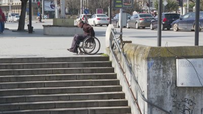 Недостъпни подлези: Асансьори и платформи за хора с увреждания не работят във Варна