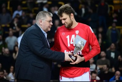 Везенков отпадна за мача с Париж Баскет