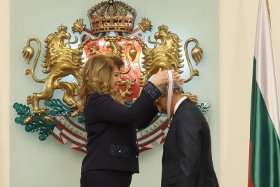 "Мадарски конник" за аржентинския посланик - президентът връчи наградата на Алехандро Майер