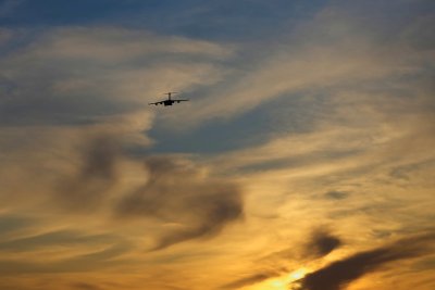 Десетки полети от и до летището в Ларнака на остров Кипър са отменени