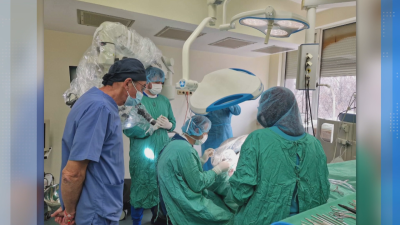 За първи път в Югоизточна Европа: В ИСУЛ поставят слухови импланти с роботизирана ръка