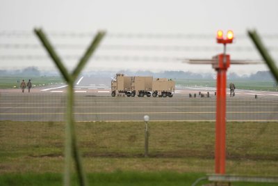 Външно: 10 българи са били изведени безопасно по суша от Катар и Кувейт