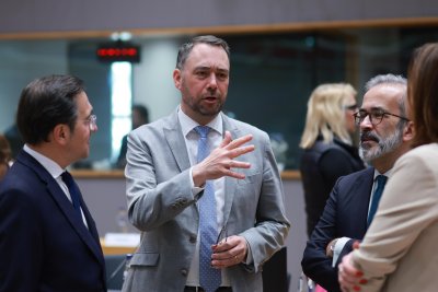 Външните министри от ЕС обсъждат как да остане отворен Ормузкия проток