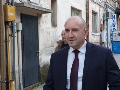 Румен Радев заяви, че има ясна посока за разграждане на олигархичния кръг