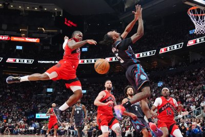 Торонто Раптърс победи Детройт Пистън и сложи край на серията му от три поредни успеха